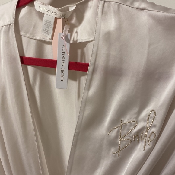 Victoria’s Secret Bride Robe White Silky lace trim sleeves & bottom knee length - Picture 3 of 7